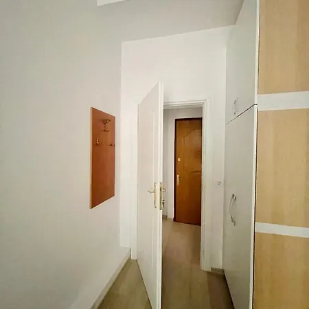 Comfy Close To Park Tirana