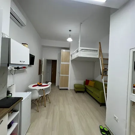 Comfy Close To Park Apartment