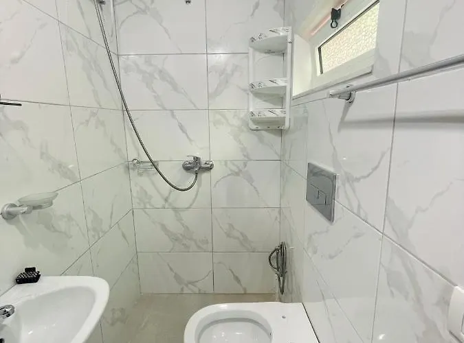 Apartment Comfy Close To Park Tirana