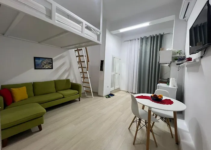 Comfy Close To Park Apartment